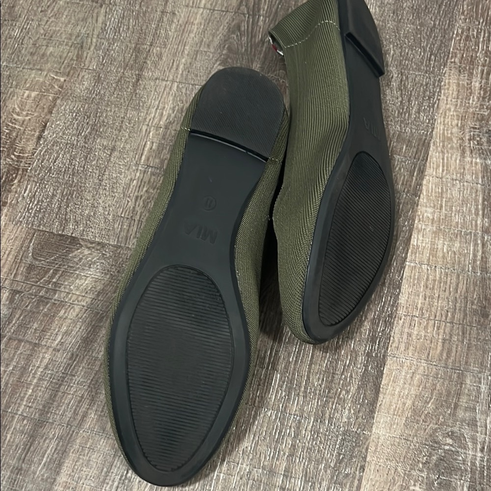 MIA Olive Green Flats - Picture 2 of 3